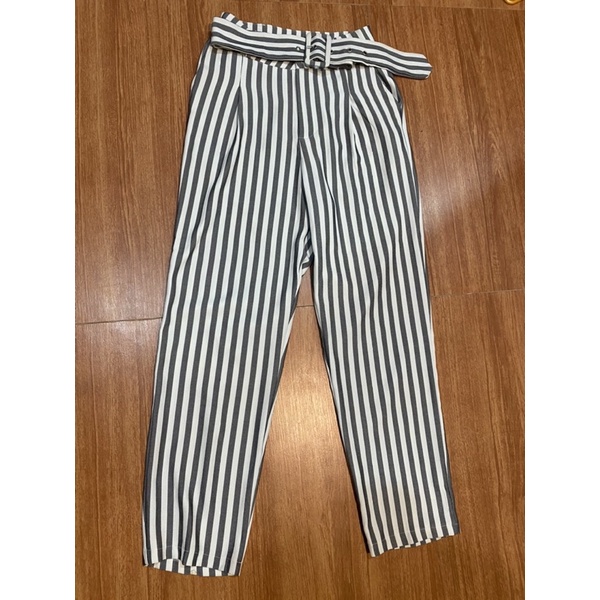 กางเกงขายาวป้ายAkkara Studio ลายทางเทาขาว ไซส์ M