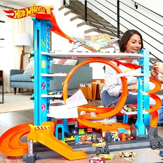 ❐❀Hot Wheels สินค้าใหม่ Ultimate Car Plaza รางไฟฟ้าชุดของเล่นเด็กผู้ชายสองทางหมุนสามมิติ FTB69