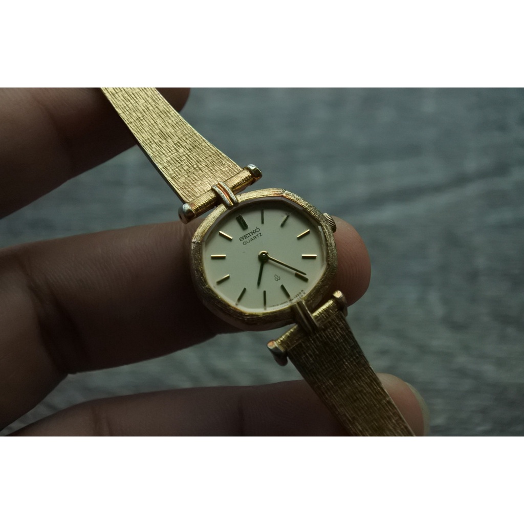 นาฬิกา Vintage มือสองญี่ปุ่น SEIKO ชุบทอง ระบบQuartz ผู้หญิง ทรงกลม กรอบทอง หน้าทอง หน้าปัด 21mm