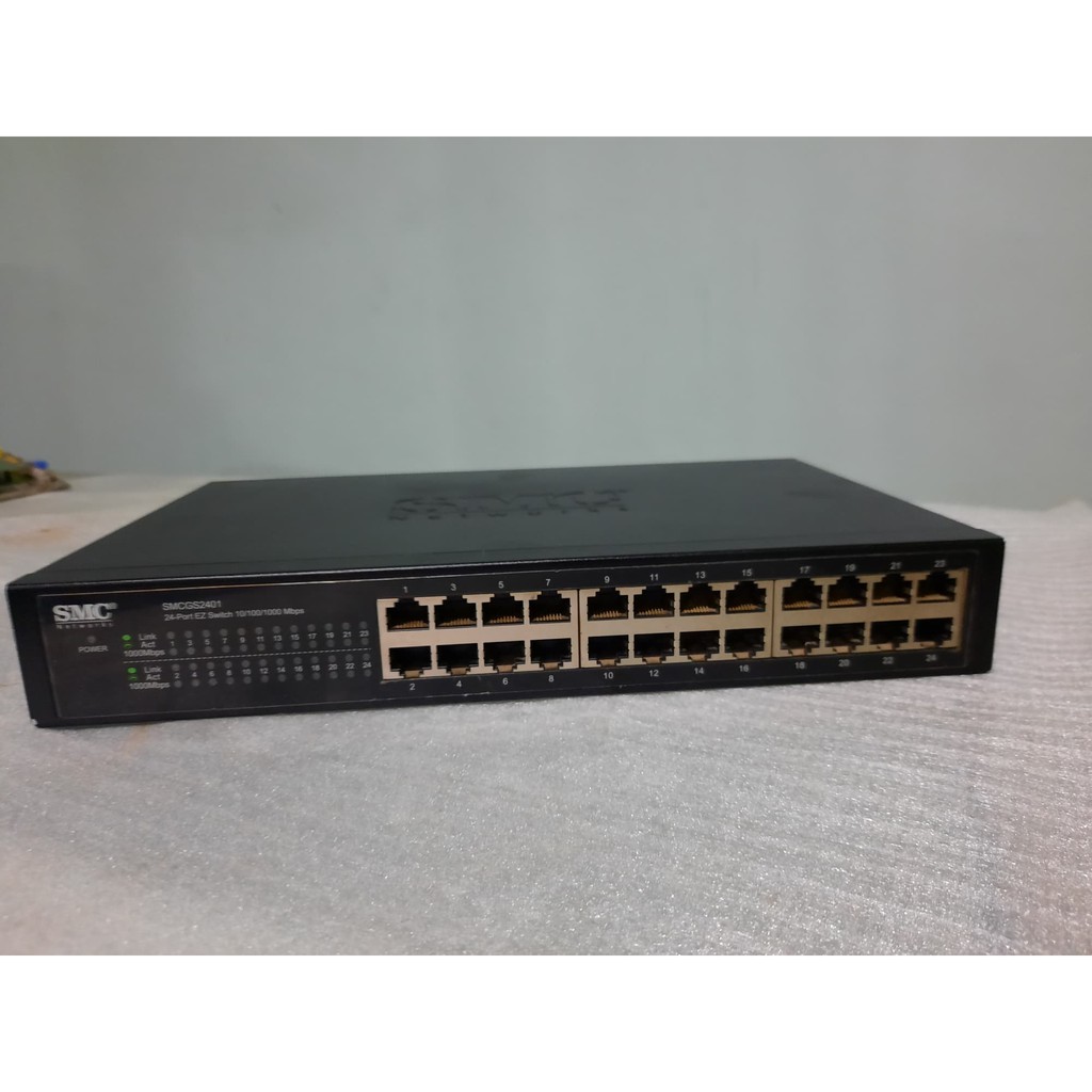 SMC EZ Switch 10/100/1000 SMCGS2401 switch 24 ports //มีเก็บเงิน