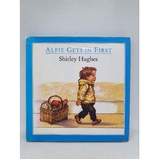 Alfie Gets in First by Shirley Hughes ปกแข็งเล่มเล็ก-128