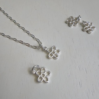 Me.phenomenal : flower pendant+silver necklace(silver925/เงินแท้925)