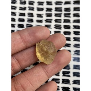 (C) พลอยดิบแท้ เยลโล่ อพาไทร์ (Yellow Apatite) พลอยธรรมชาติ 100% น้ำหนัก 25.50 กะรัต