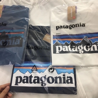 เสื้อยืดสีดำอินเทรนด์Patagonia Stock เสื้อยืดคอก ลมแขนสั้นผ้าฝ้ายพิมพ์ลายตัวอักษรS M L   XL  XXL