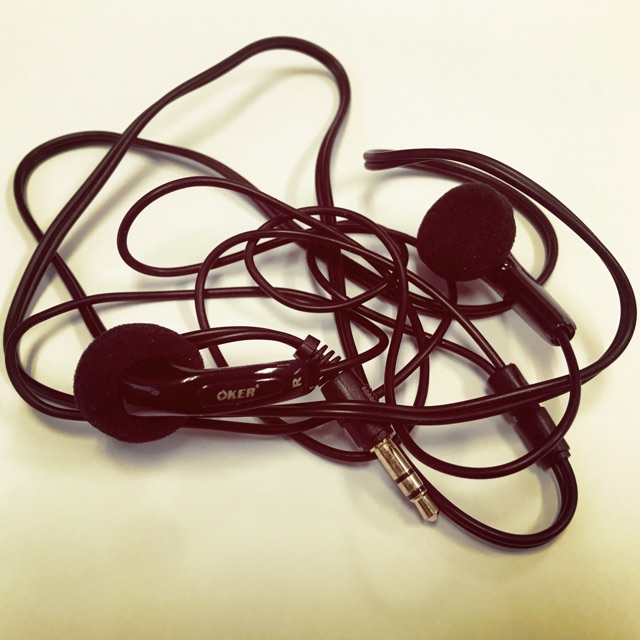 หูฟัง OKER DS 300 3.5mm ของมือสอง เสียงดีเกินราคา ใช้ฟัง ไม่มีไมโครโฟน เหมาะสำหรับใช้ฟังเพลงทั่วไป