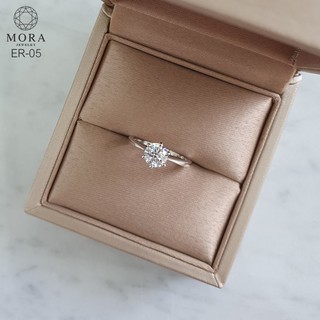 💍✨WR-05 แหวนเพชร CZ ขนาด 0.8 ct.(6 mm) แหวน cz แหวนเพชรเดี่ยว เครื่องประดับออกงาน เทียบเพชรแท้ By Mora Jewelry Diamond