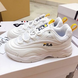 รองเท้า Fila สีขาว แท็กเหลือง 🍋