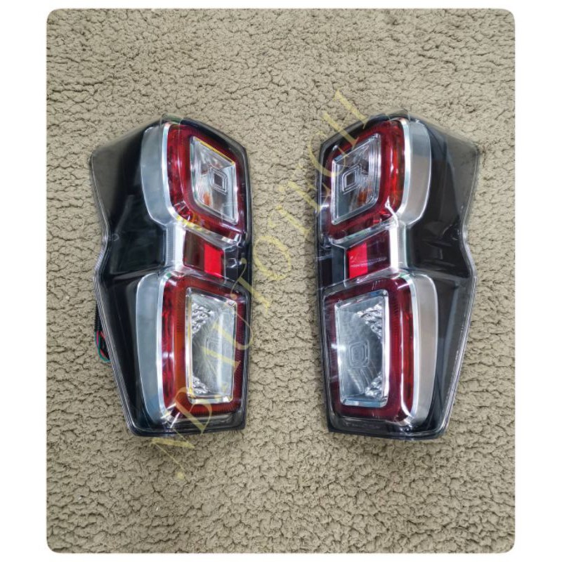 ไฟท้ายดีแมค dmax 2020 2021 top ไฟท้ายแต่ง taillamp isuzu Dmax 2020 รุ่นท้อป มี2สี สโมคและดำ (ราคาต่อ