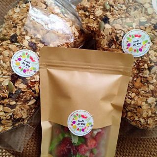 กลาโนล่า🌾 สไตล์โฮมเมด สูตรน้ำผึ้ง🍯 500 กรัม 249 บาท