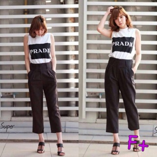  ราคา 280 บาท  Set 2 ชิ้น เสื้อยืดคอตตอนแขนกุด สกรีนลาย PRADA พร้อมกับกางเกงขายาว จีบหน้า เรื้อผ้าสล