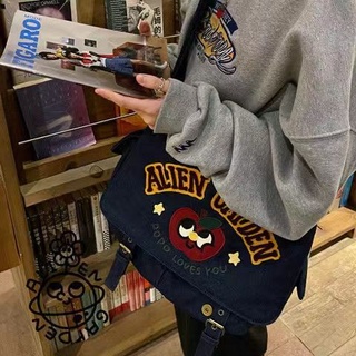 กระเป๋าสะพายข้าง Aliengarden Alien Garden Station Original Self -Made น่ารัก Retro Apple Cross -body Denim Bag