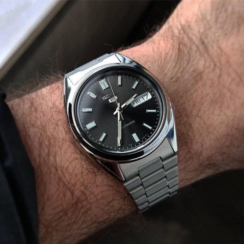 Seiko 5 Sport Automatic นาฬิกาข้อมือผู้ชาย สายแตนเลส สีเงิน  รุ่น SNXS79,SNXS79K,SNXS79K1