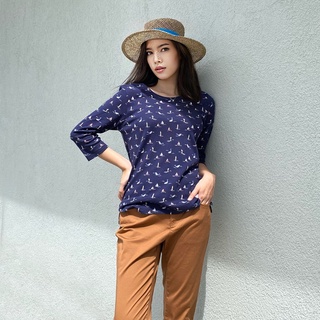 PORTLAND เสื้อริ้วแขน 3 ส่วน คอปาด ทรงคลาสสิก / 3/4 Sleeve Print Tee (Navy)