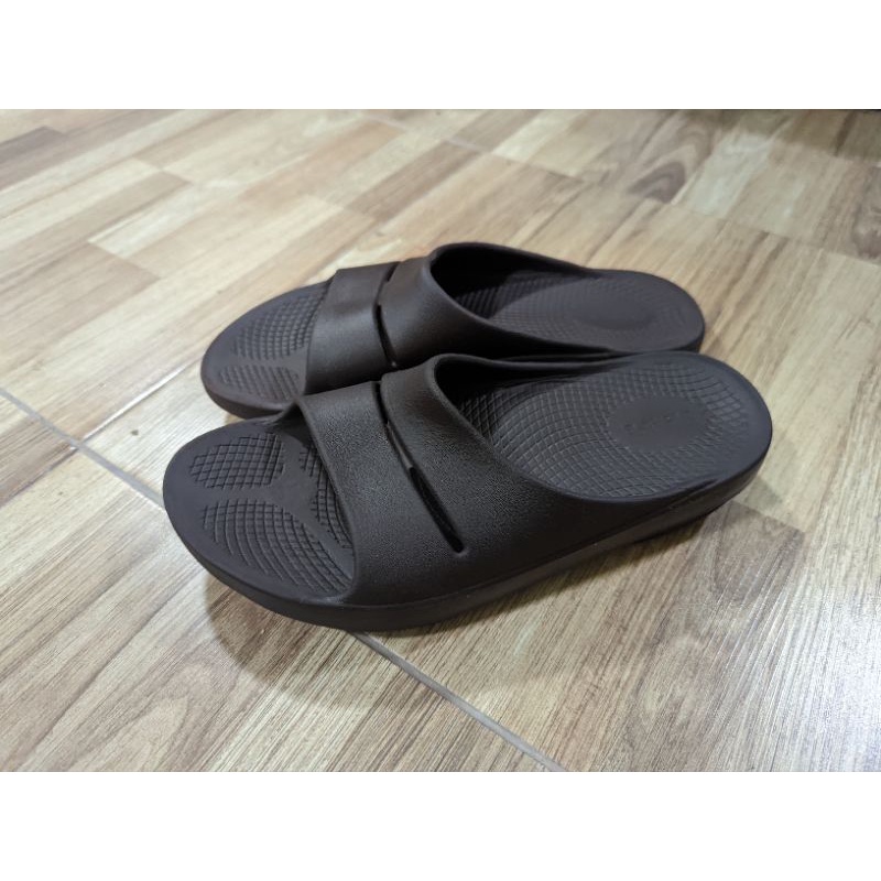 รองเท้า oofos มือสอง สภาพดี