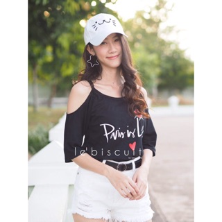 เสื้อคอกลมเว้าไหล่c