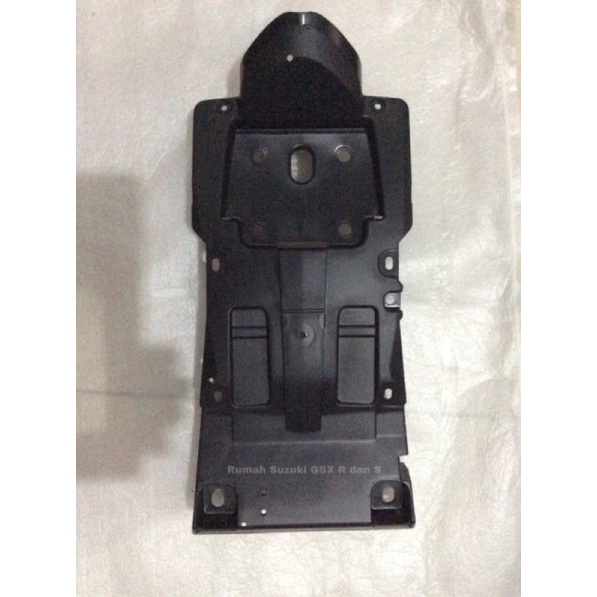 บังโคลนหลังหรือขายึดแบตเตอรี่ Suzuki GSX R150