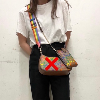 💁‍♀️พร้อมส่งค่ะNEW Coach Phone Crossbody In Rainbow Signature Canvas ใส่ pro max ได้ค่ะ