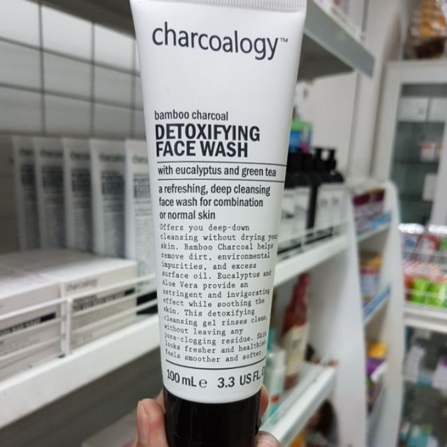 charcoalogy detoxifying face wash