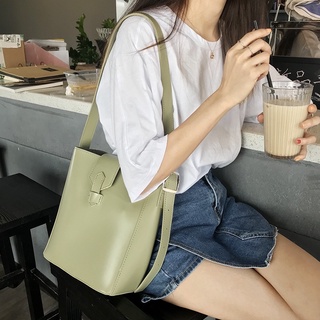 กระเป๋า Bucket bag womens 2021 ใหม่ เก๋ไก๋ สไตล์เกาหลี กระเป๋าสะพายข้าง ความจุขนาดใหญ่ กระเป๋า