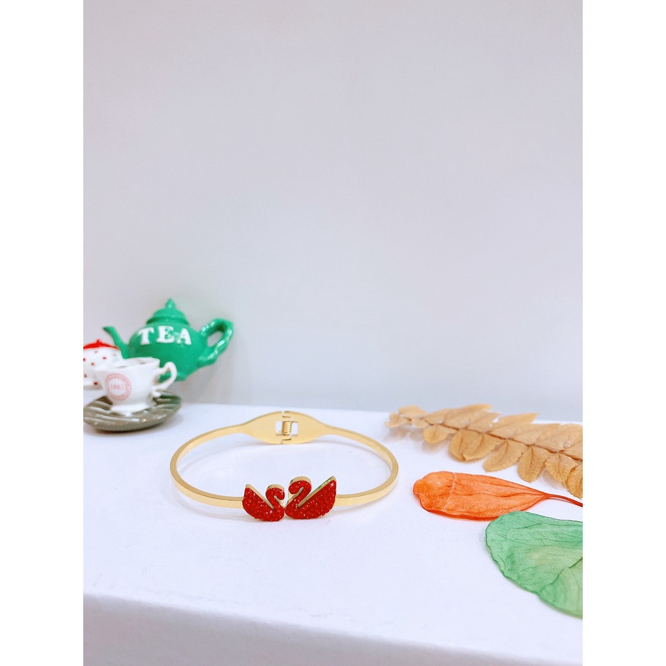 DOUBLE RED STONE SWAN TITAN BRACELET