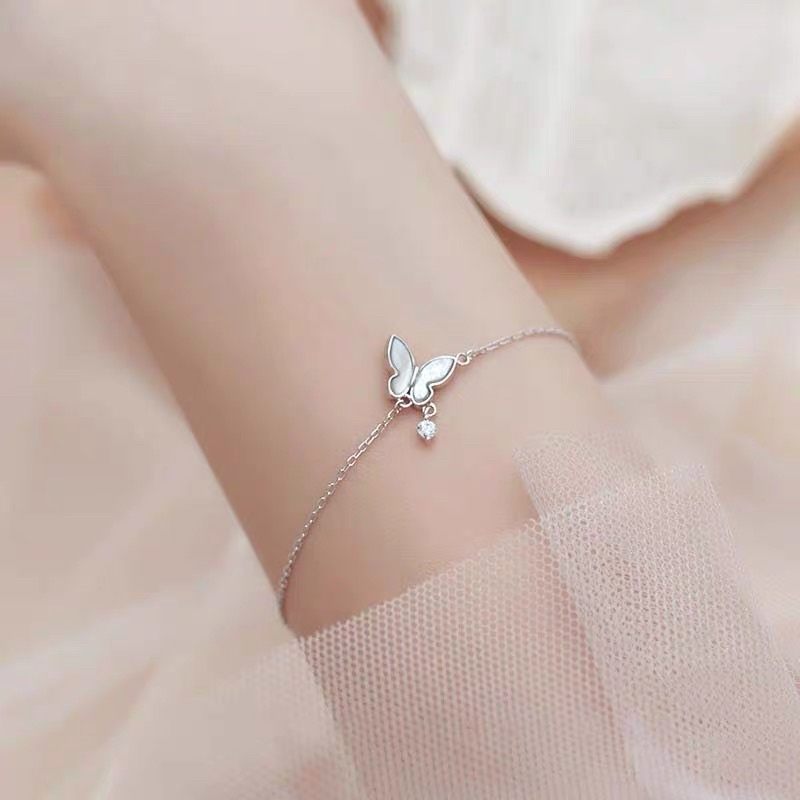 สร้อยข้อมือผีเสื้อสีขาวน่ารัก