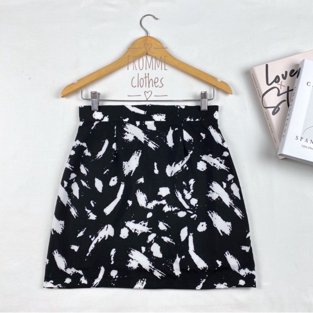 (XS-5XL)กระโปรงทรงเอผ้าชากุระสีดำพิมลาย