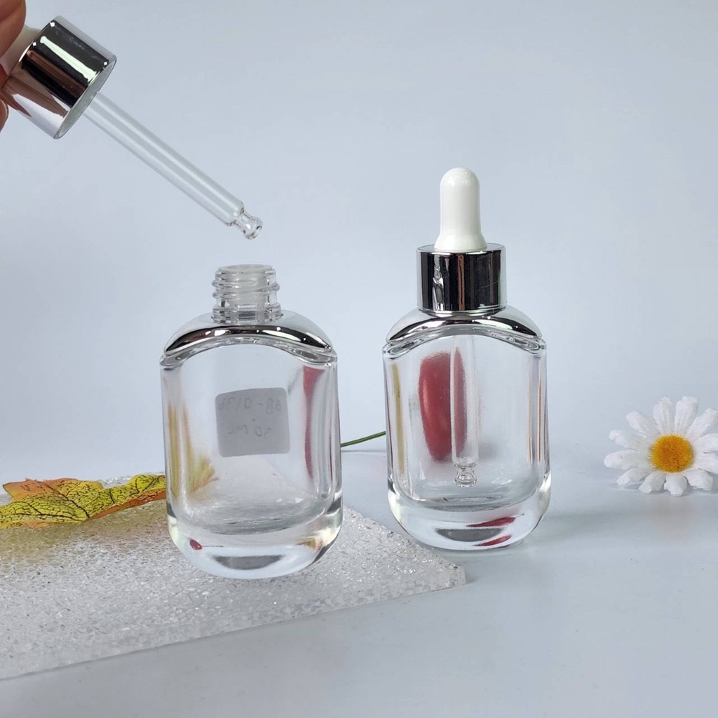 ขวดแก้วดรอปเปอร์สีใส 30ml. ทรง Dior (ไหล่เงิน) ฝาเงินจุกขาว งานเค้าท์เตอร์ หนา แข็งแรง ทรงรี หน้ากว้าง ดูดีสุดๆ