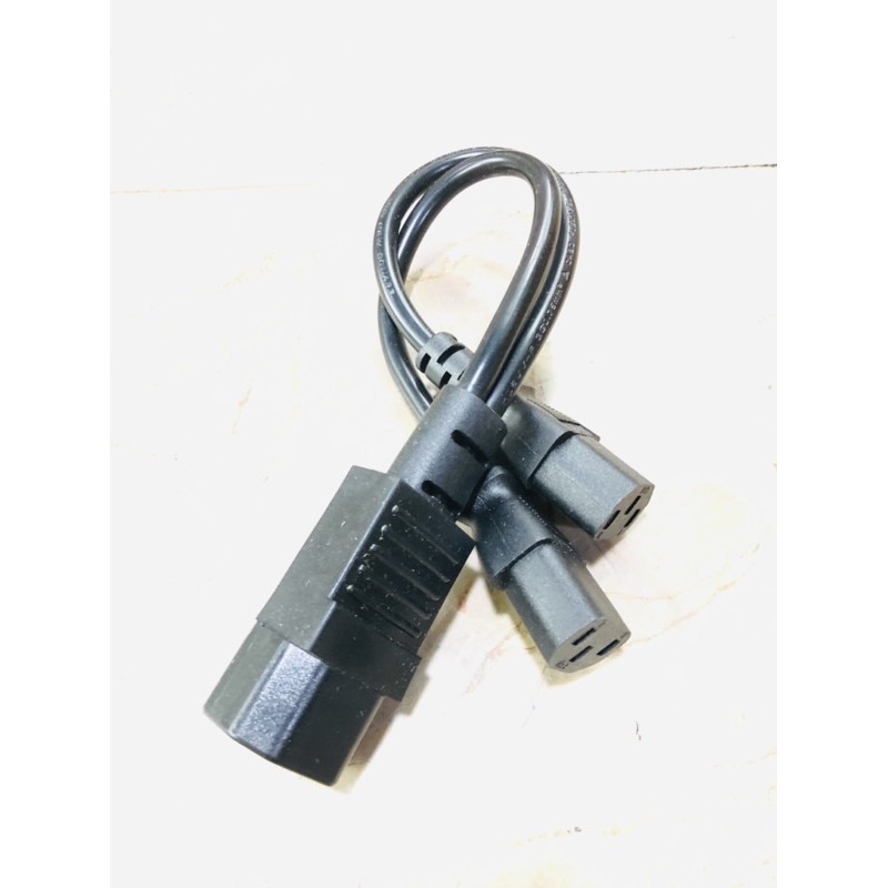 Y ประเภท Splitter สายเคเบิลอะแดปเตอร์เดี่ยว IEC 320 C14 ชายคู่ C13 หญิงสั้นสำหรับโฮสต์คอมพิวเตอร์จอแสดงผล