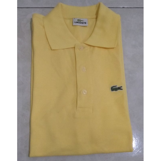 LACOSTE ลาคอสท์ เสื้อยืดคอปกโปโลแขนสั้นผู้ชายสีเหลือง