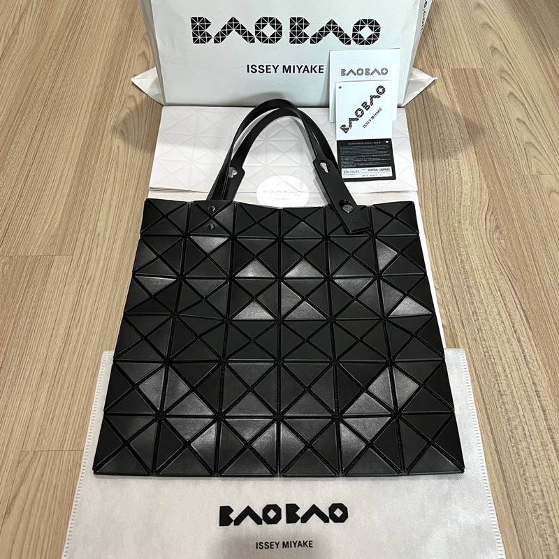 (ของแท้ มือสอง) Bao Bao Issey Miyake 6x6 Black Matte 2021