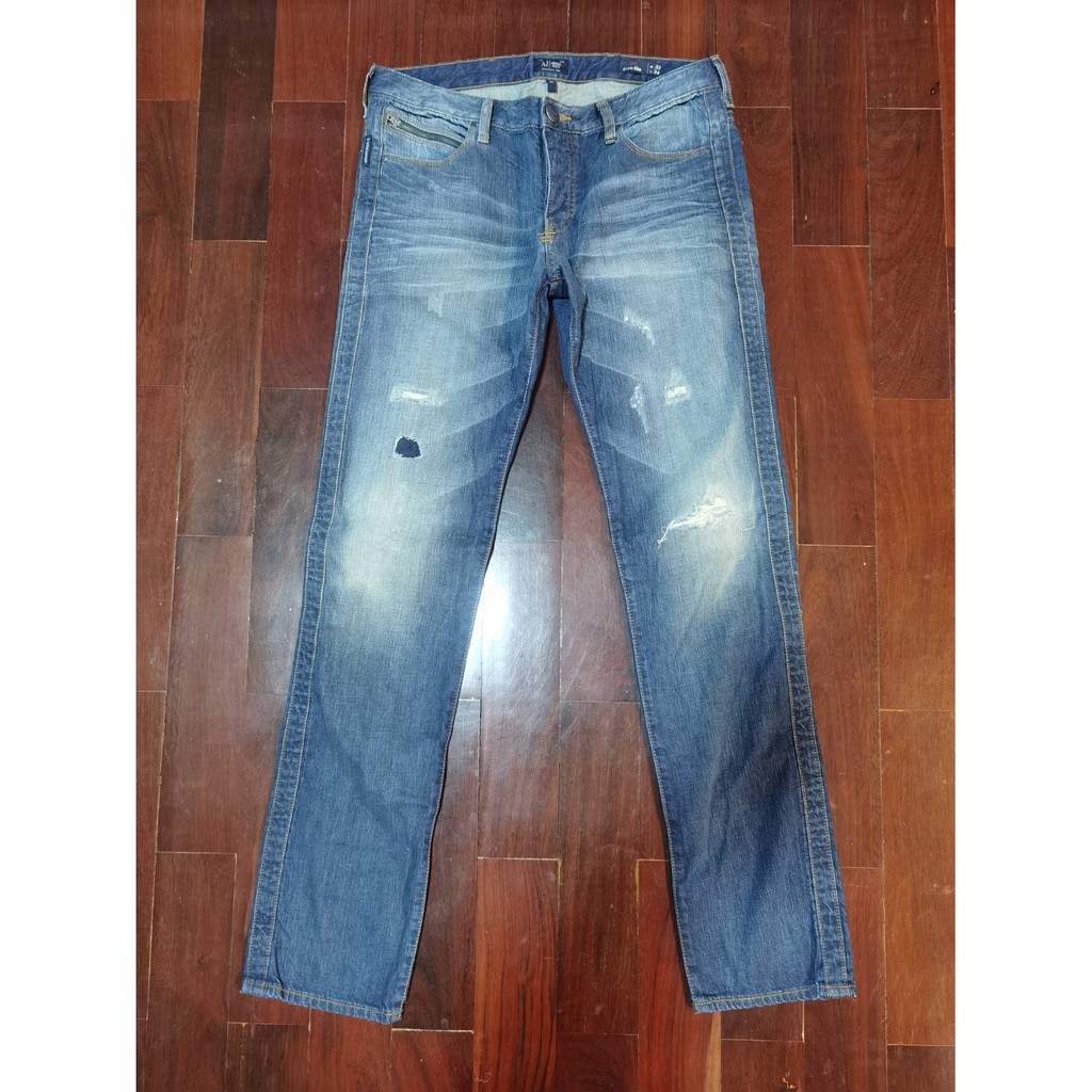 ยีนส์ AJ Armani Jeans ของใหม่ ทรง J50 Extra Slim สีน้ำเงิน ผ้าฟอก มีรอยขาด รอยปะ แบบเซอร์ๆ Size ป้าย 33 x 34