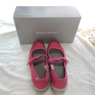 รองเท้า ROCKPORT สี Fuchsia Rose มือสอง สภาพ 90% เจ้าของใส่เอง ใส่ไม่กี่ครั้ง ขอส่งต่อคะ