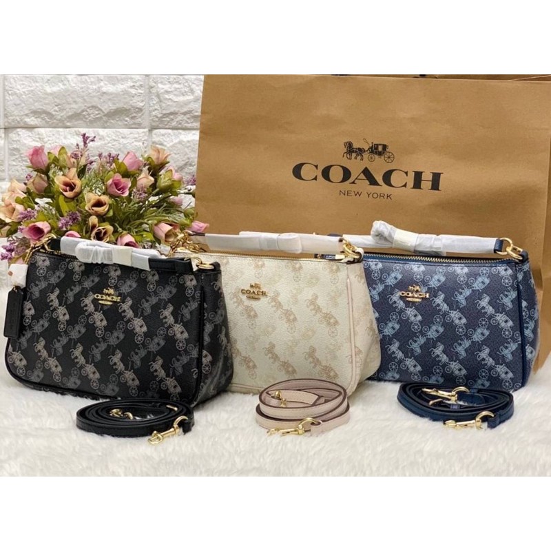 COACH POUCH HORSE AND CARRIAGE PRINT ((36674))