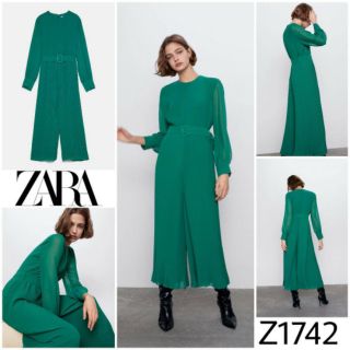 จั๊มสูทขายาว ZARA ผ้าซิลค์ชีฟอง เนื้อผ้าพริ้วๆ ใส่สบาย มีซับในทั้งตัวหน้า ไม่บาง สีเขียว ทั้งตัว ช่วงเอวเข้ารูป