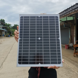 ถูกสุดๆแผงโซล่าเซลล์ 12V-18V 20W สินค้าแตกเราเปลี่ยนให้  Polycrystalline พร้อมสายกับที่คีบแบตดํา - แดง