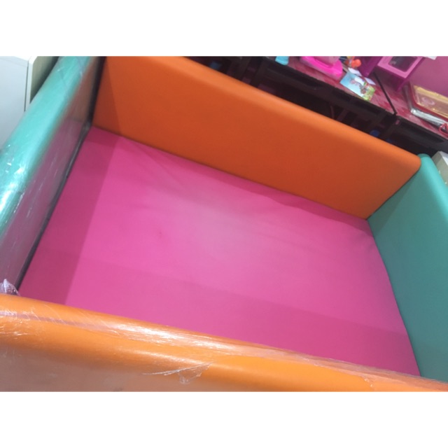 คอกกั้นเด็ก ยี่ห้อ restar’s kid คอกเหล็กบุหนังpvcอย่างดี กันกะแทกได้ ขนาด5ฟุต