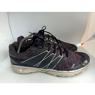Size 42.5 ยาว 27.5 cm. รองเท้ามือสอง ใส่ แฟชั่น เที่ยว ทำงาน ลำลอง