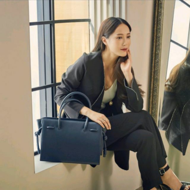 AL&CO | กระเป๋าถือ Gwynn in Sapphire