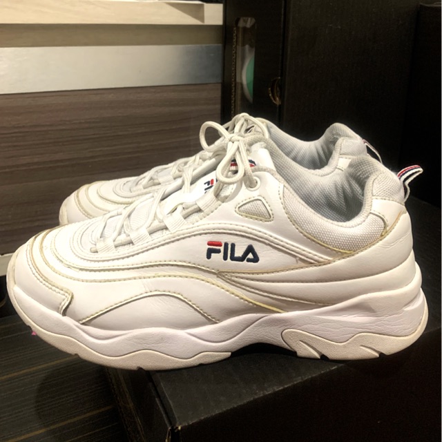 FILA Ray White Shoes Sneakers รองเท้าฟีล่า เรย์ มือสอง size US 7 ยาว 25 cm.