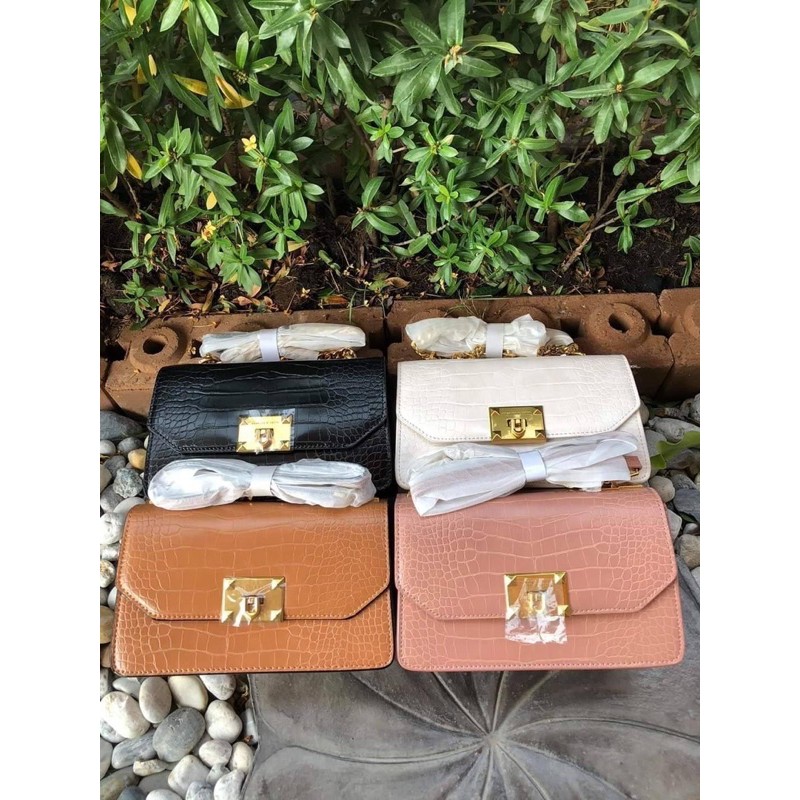 กระเป๋าสะพาย charleskeith