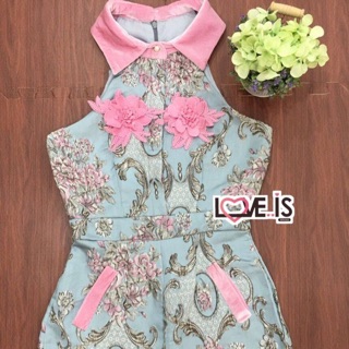 playsuit ขาสั้นคอปกเว้าแขนลึกแต่งดอก3D