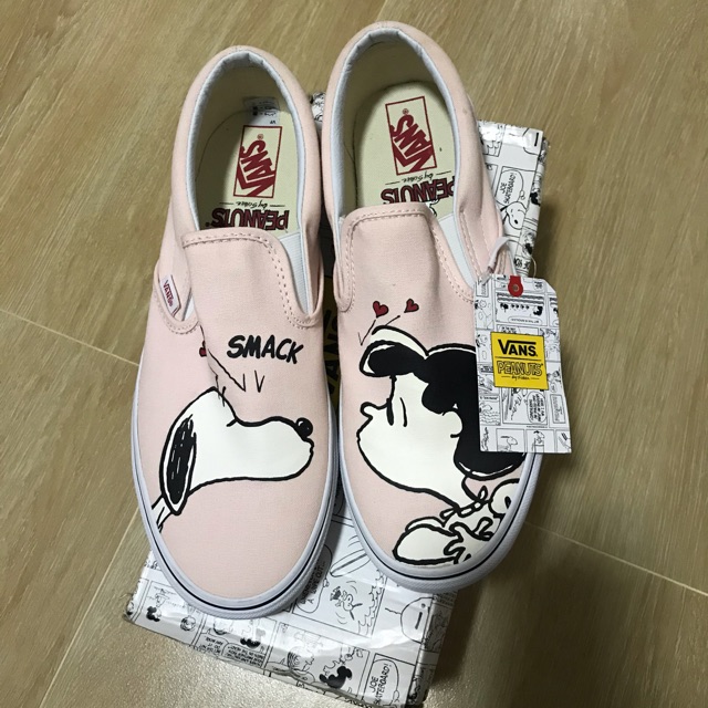 รองเท้า vans snoopy แท้