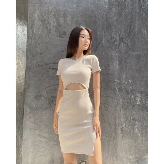 เดรสรัดรูปผ่าข้างแขนสั้น ร้าน hotter_official ซื้อมา990 ขายต่อถูกๆ ใส่ครั้งเดียว hotter kelly dress