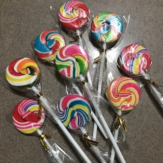 🍭🌈ถูก‼️10อัน/20อัน/50อัน อมยิ้มสายรุ้งน่ารักมาก🍭🌈ขนาด1นิ้วค่ะ