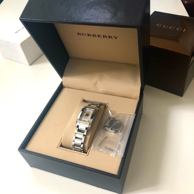 ‼️งดต่อ‼️ นาฬิกาBurberry ของแท้100% สายสแตนเลส มือสอง สภาพดีพร้อมกล่อง
