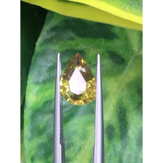 พลอยบุษราคัม Yellow Sapphire 3.03 กะรัต (Cts.) เผา be มีใบเซอร์