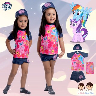 ชุดว่ายน้ำเด็กผู้หญิง My Little Pony สีชมพู เสื้อแขนสั้น กางเกงขาสั้น มาพร้อมหมวกว่ายน้ำและถุงผ้า ลิขสิทธิ์แท้