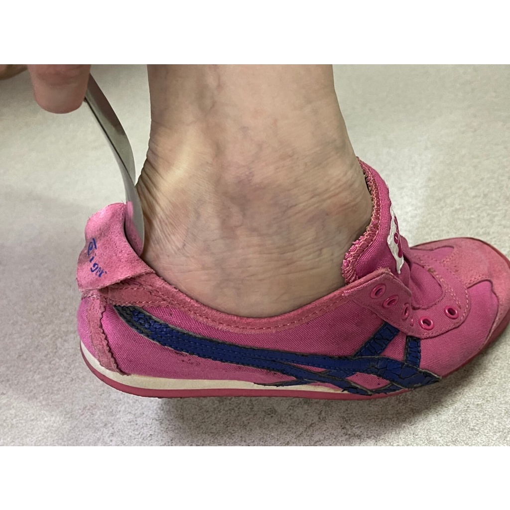 ช้อนรองเท้า พลาสติก/เหล็ก ขนาดพกพา ช่วยให้การใส่/ถอด รองเท้าเป็นเรื่องง่ายมากยิ่งขึ้น (1 ชิ้น) - รูปที่ 3