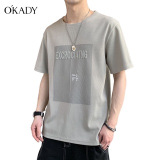 OKADY เสื้อยืด 2022 ฤดูร้อนใหม่เสื้อยืดผู้ชายแฟชั่นแนวโน้มหลวมพิมพ์ครึ่งแขนบางแขนสั้นระบายอากาศ เสื้อยืดผู้ชาย