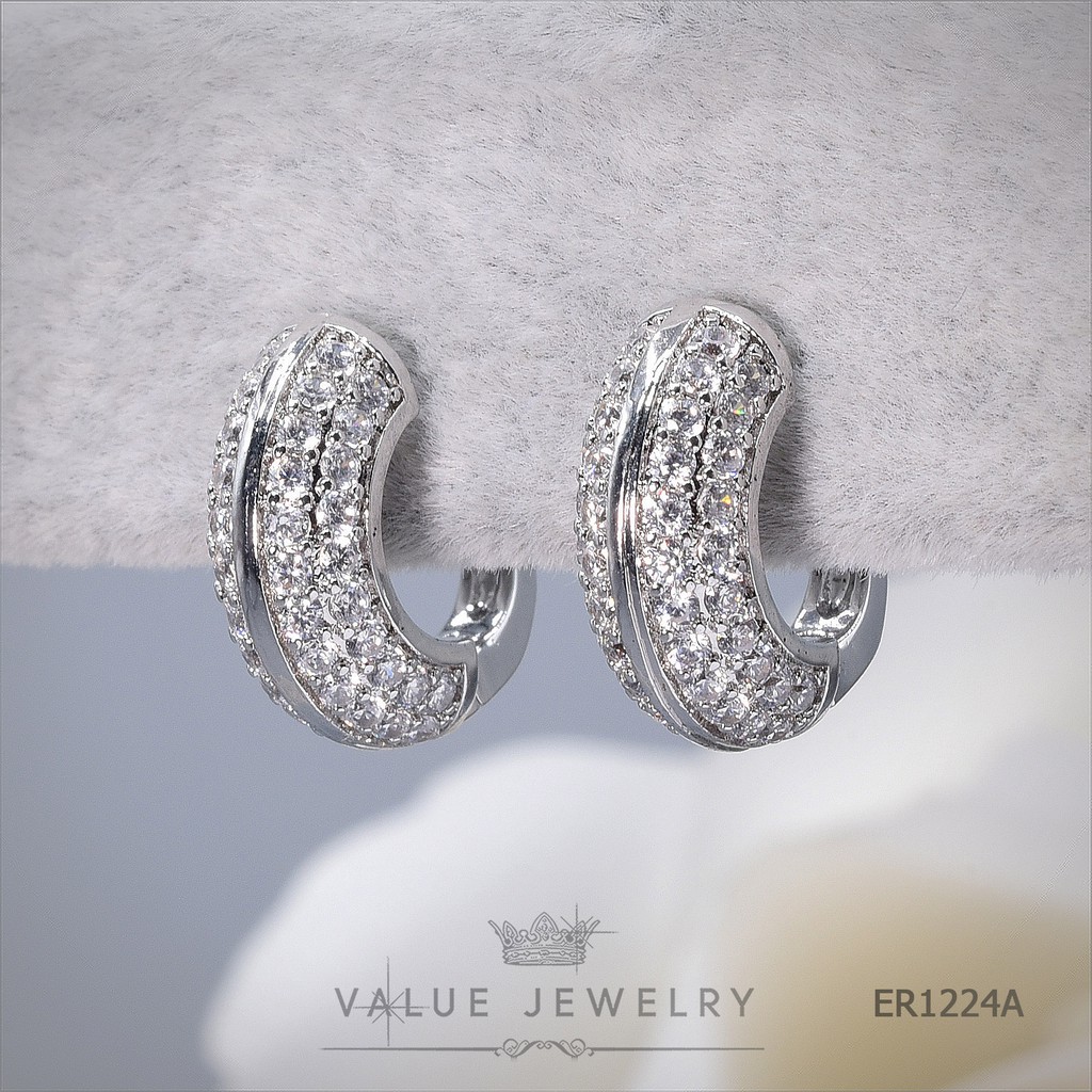 ต่างหูห่วง ฝังคริสตัลแท้ 4 แถว ขนาดพอเหมาะ ตุ้มหู เครื่องประดับแฟชั่น ER1224 Value Jewelry